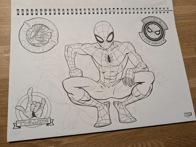 Cahier de coloriage Spiderman noir 