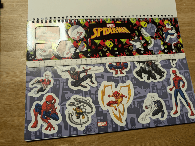 Cahier de coloriage Spiderman bleu 